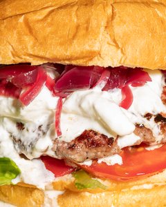 Due hamburger al piatto